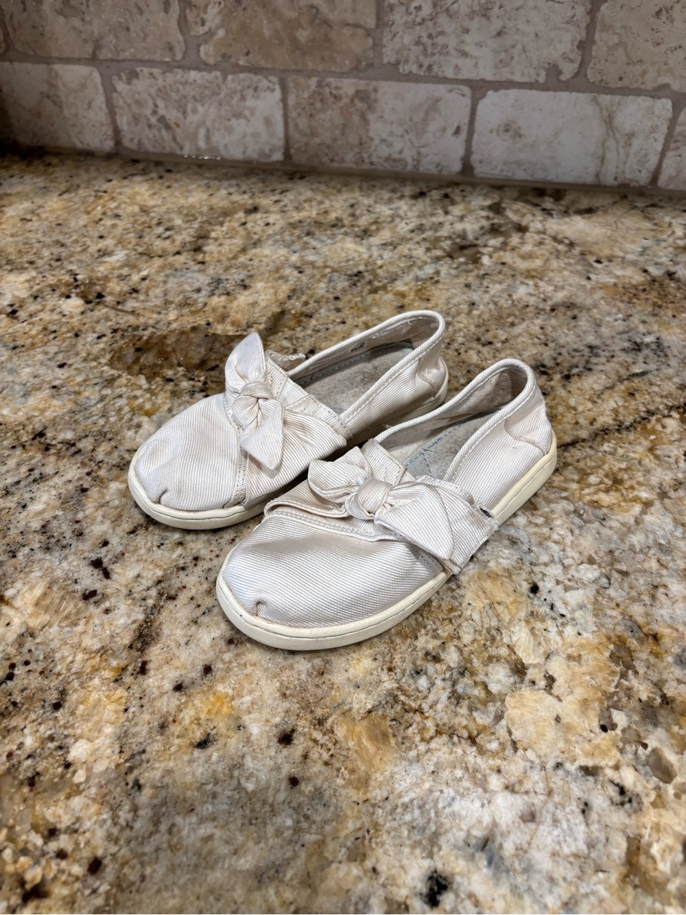 Toms Girls 11 Cream Bow Flats Slip-On Shoes